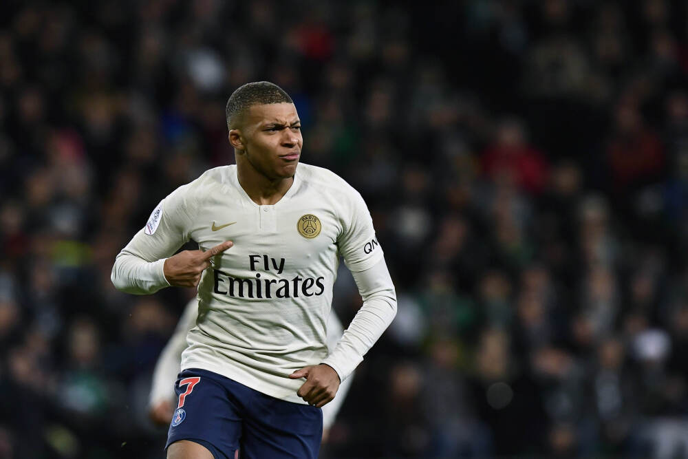 美国总统特朗普：正考虑以“无能”为由起诉美联储主席鲍威尔